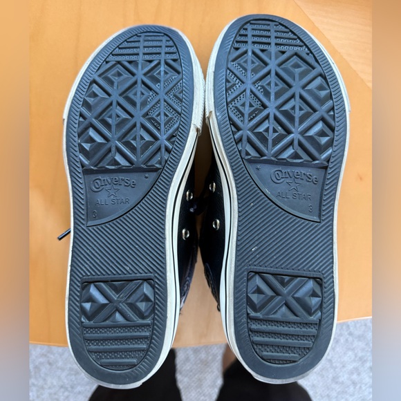 Converse Chuck Taylor All Star Street
Mid Youth's Size 3 Sneakers Black
Leather - Picture 3 of 7